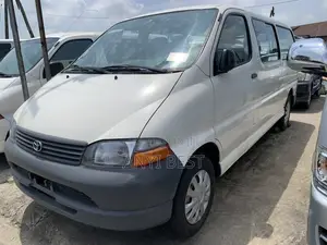 Toyota HiAce 2005 White