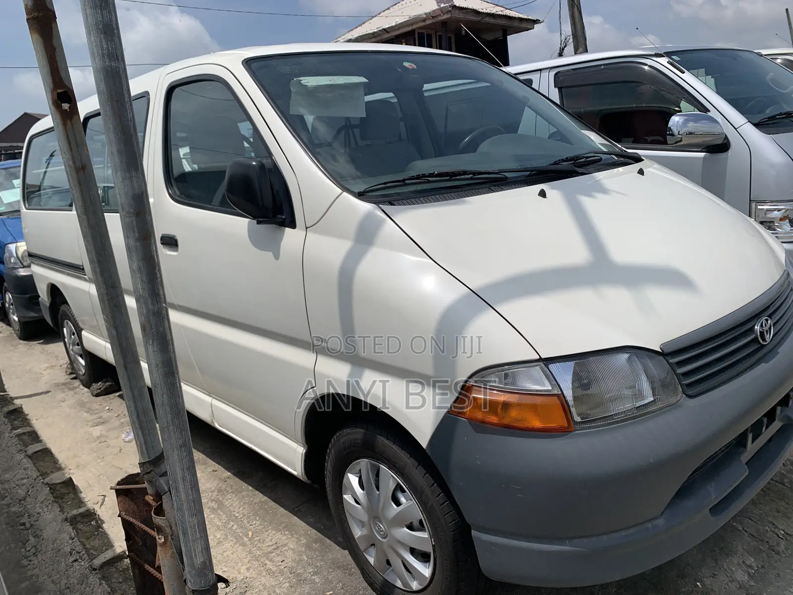Toyota HiAce 2005 White
