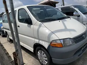 Toyota HiAce 2005 White