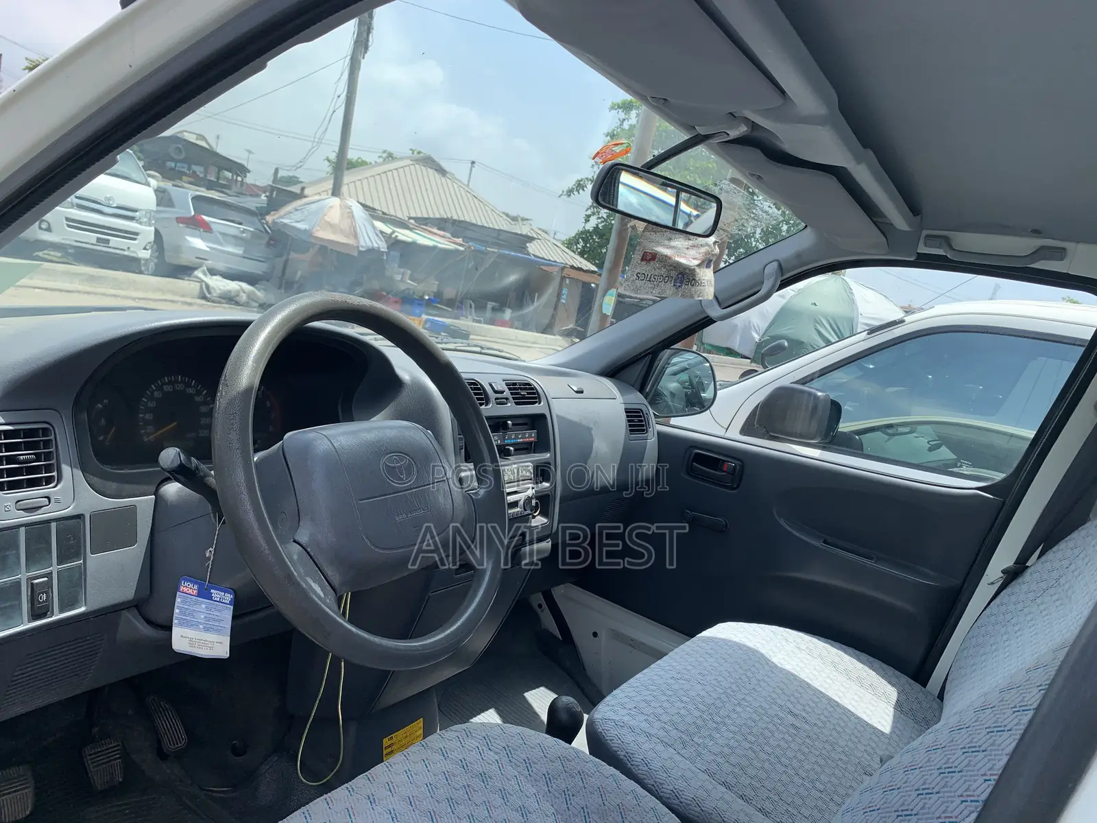 Toyota HiAce 2005 White