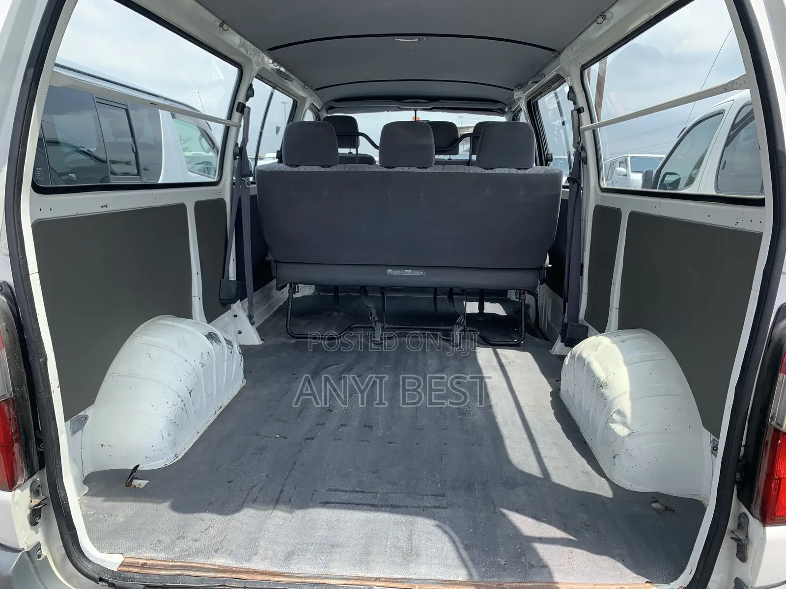 Toyota HiAce 2005 White
