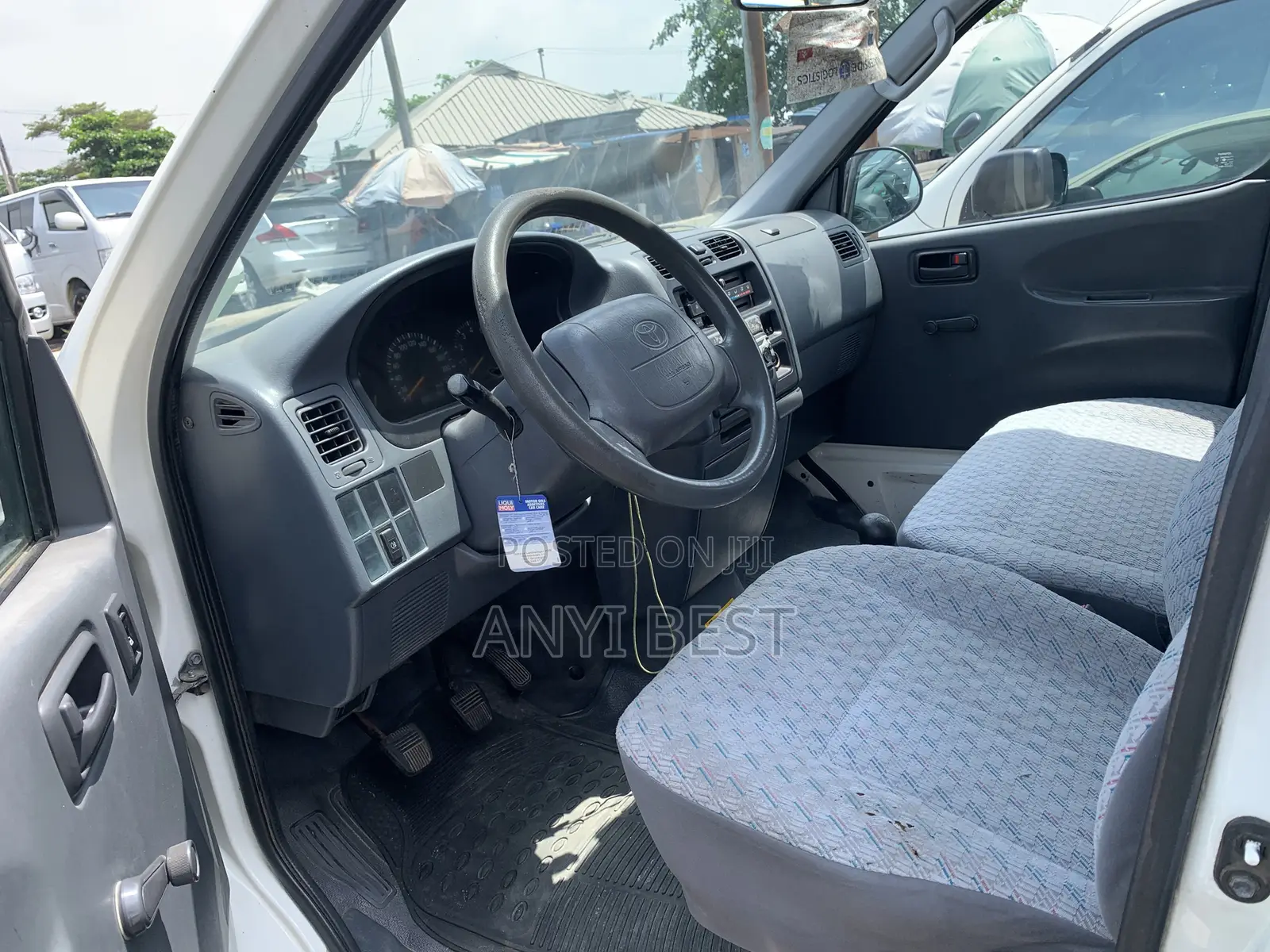Toyota HiAce 2005 White