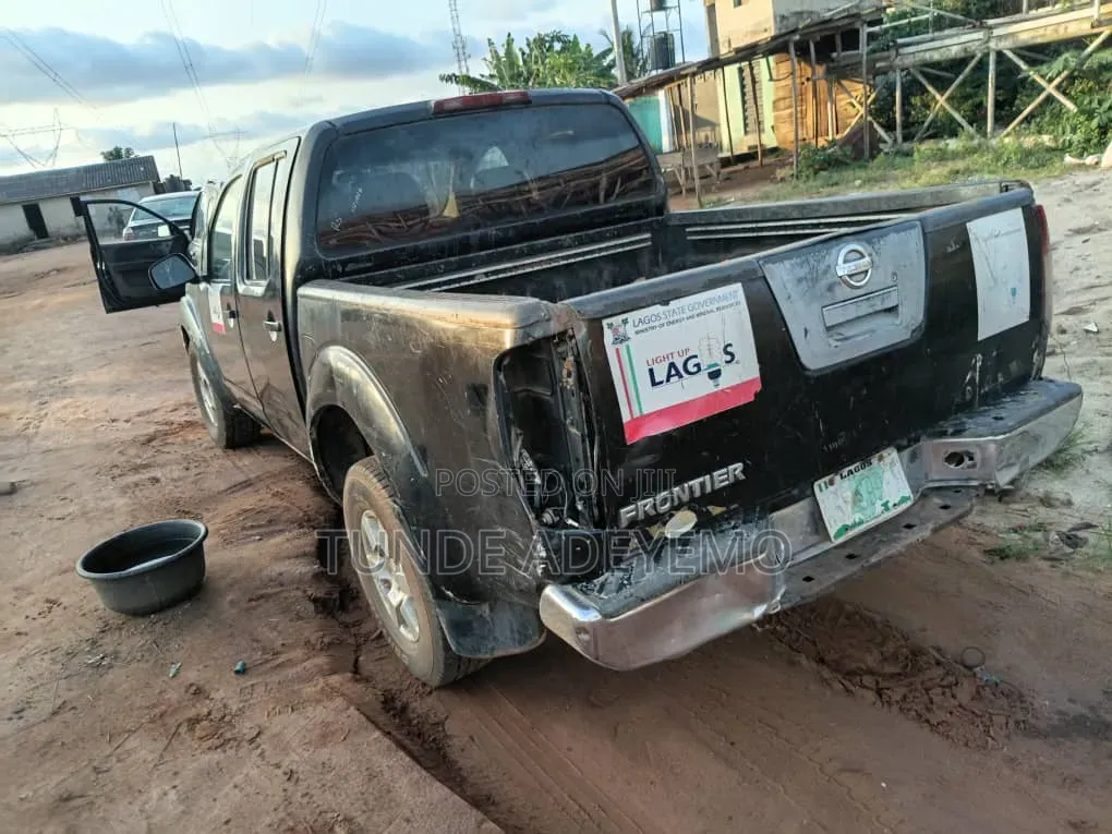 Nissan Frontier Automatic 2005 Black