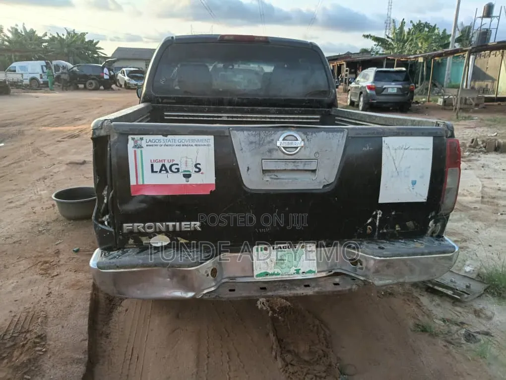Nissan Frontier Automatic 2005 Black