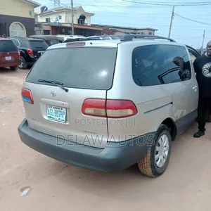 Toyota Sienna 2002 Gray
