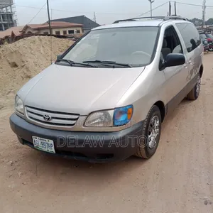 Toyota Sienna 2002 Gray