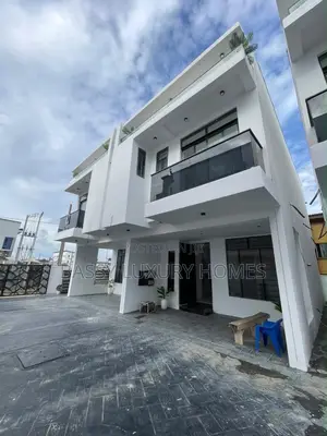 3bdrm Duplex in Ikota for sale