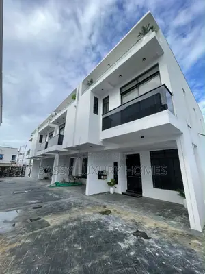 3bdrm Duplex in Ikota for sale