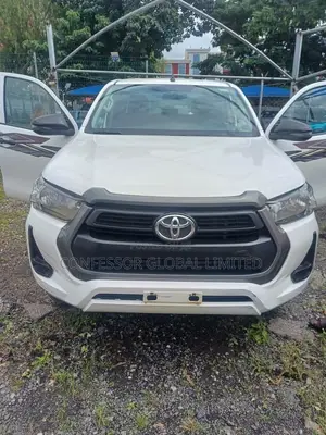 Toyota Hilux 2021 White