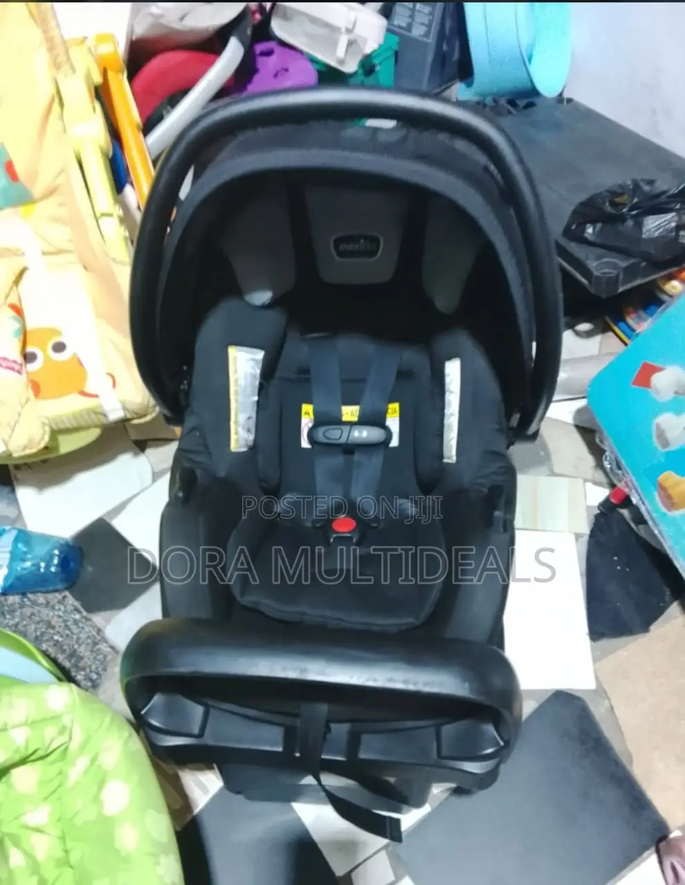 Solid Evenflo Infant Carrier Car Seat - Foreign Neatly Used