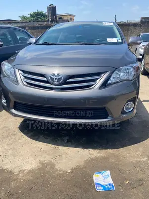 Toyota Corolla LE 4dr Sedan (1.8L 4cyl 4A) 2013 Gray