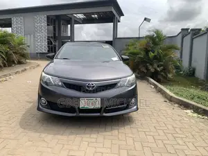 Toyota Camry SE 4dr Sedan (2.5L 4cyl 6A) 2014 Gray