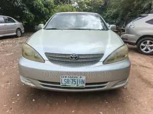 Toyota Camry LE V6 4dr Sedan (3.0L 6cyl 5A) 2004 Silver