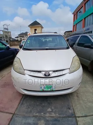 Toyota Sienna 2005 White