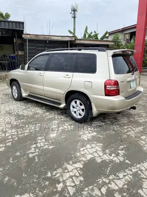 Toyota Highlander 2004 Gold
