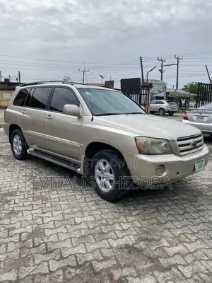 Toyota Highlander 2004 Gold