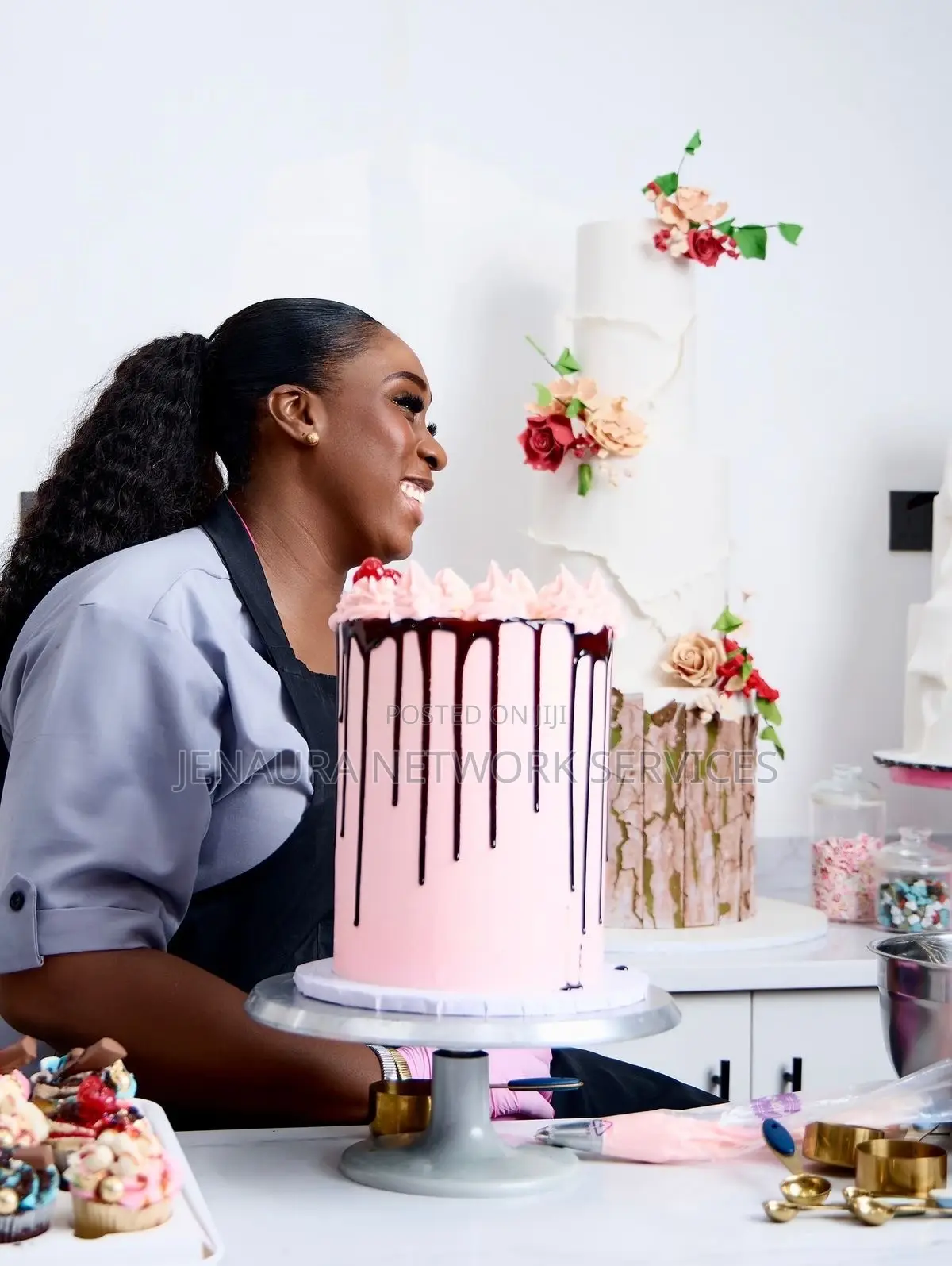 Female Baker / Cake Decorator Needed