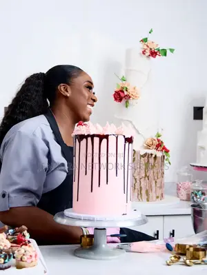 Female Baker / Cake Decorator Needed