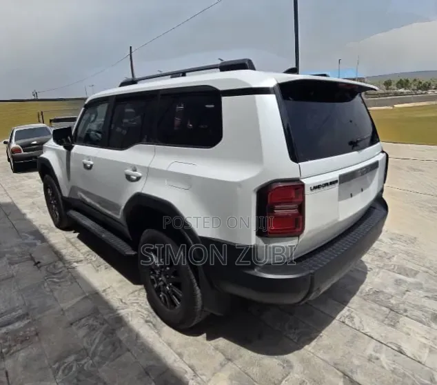 Toyota Land Cruiser Prado 2025 White