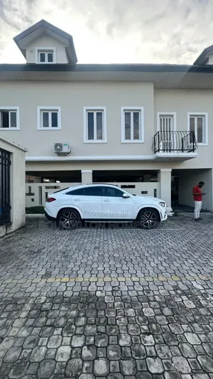 3bdrm Apartment in Lekki Phase 1 Lagos for rent