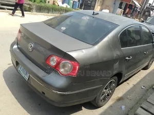 Volkswagen Passat 2006 Gray