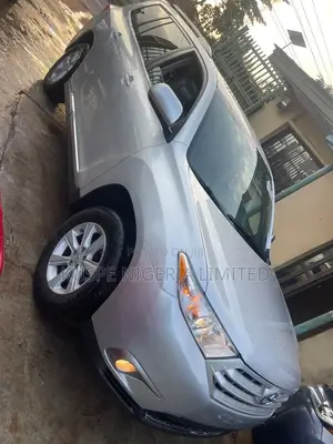 Toyota Highlander SE 3.5L 4WD 2013 Silver