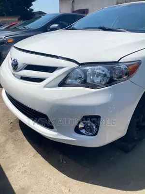 Toyota Corolla LE 4dr Sedan (1.8L 4cyl 4A) 2013 White