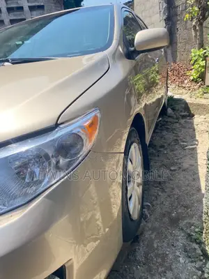 Toyota Corolla LE 4dr Sedan (1.8L 4cyl 4A) 2010 Gold