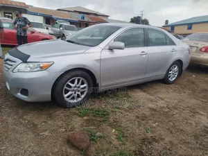 Toyota Camry Base 4dr Sedan (2.5L 4cyl 6M) 2011 Silver