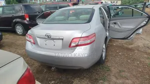 Toyota Camry Base 4dr Sedan (2.5L 4cyl 6M) 2011 Silver