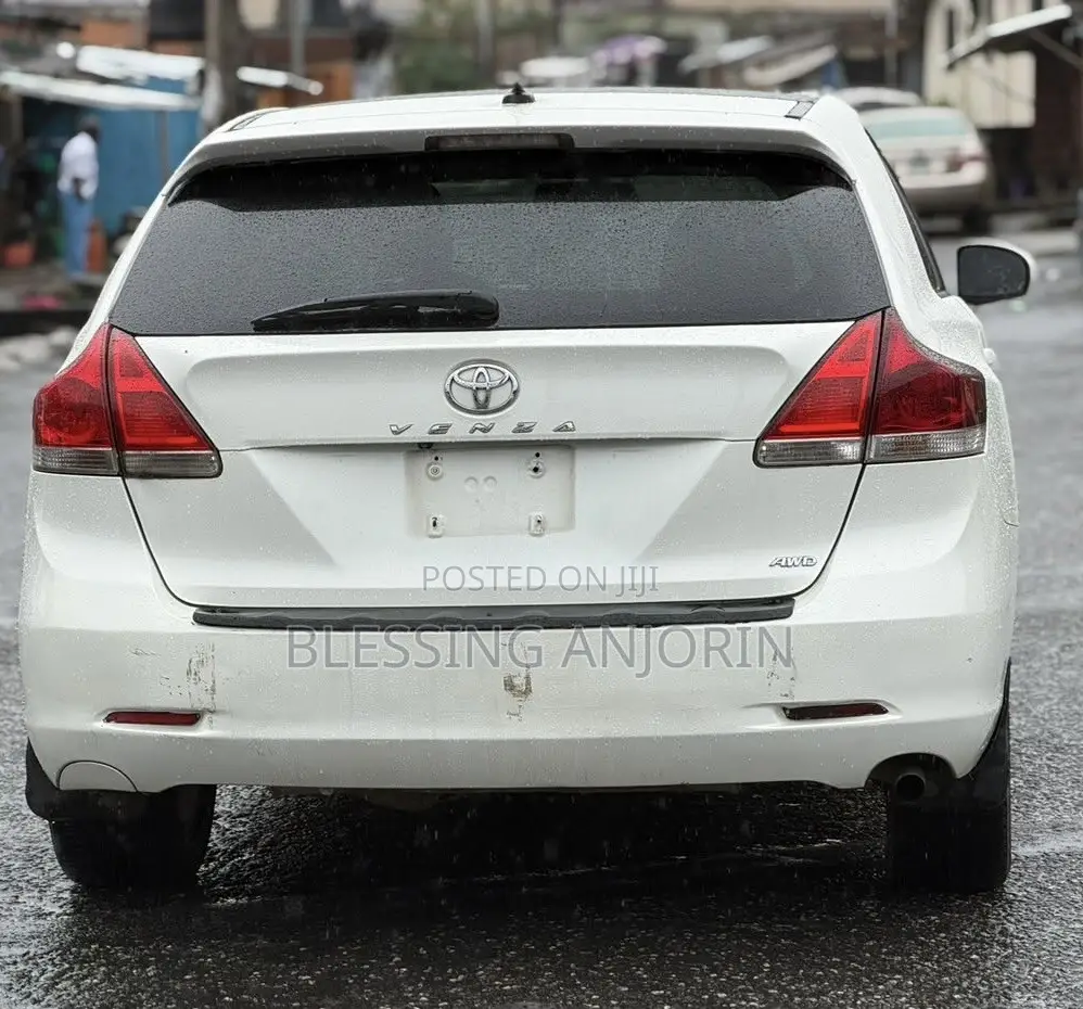 Toyota Venza 2010 White