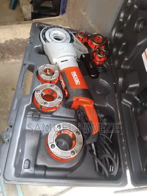 RIDGID 690-I Hand-Held Pipe Threading Machine (Model 690-I