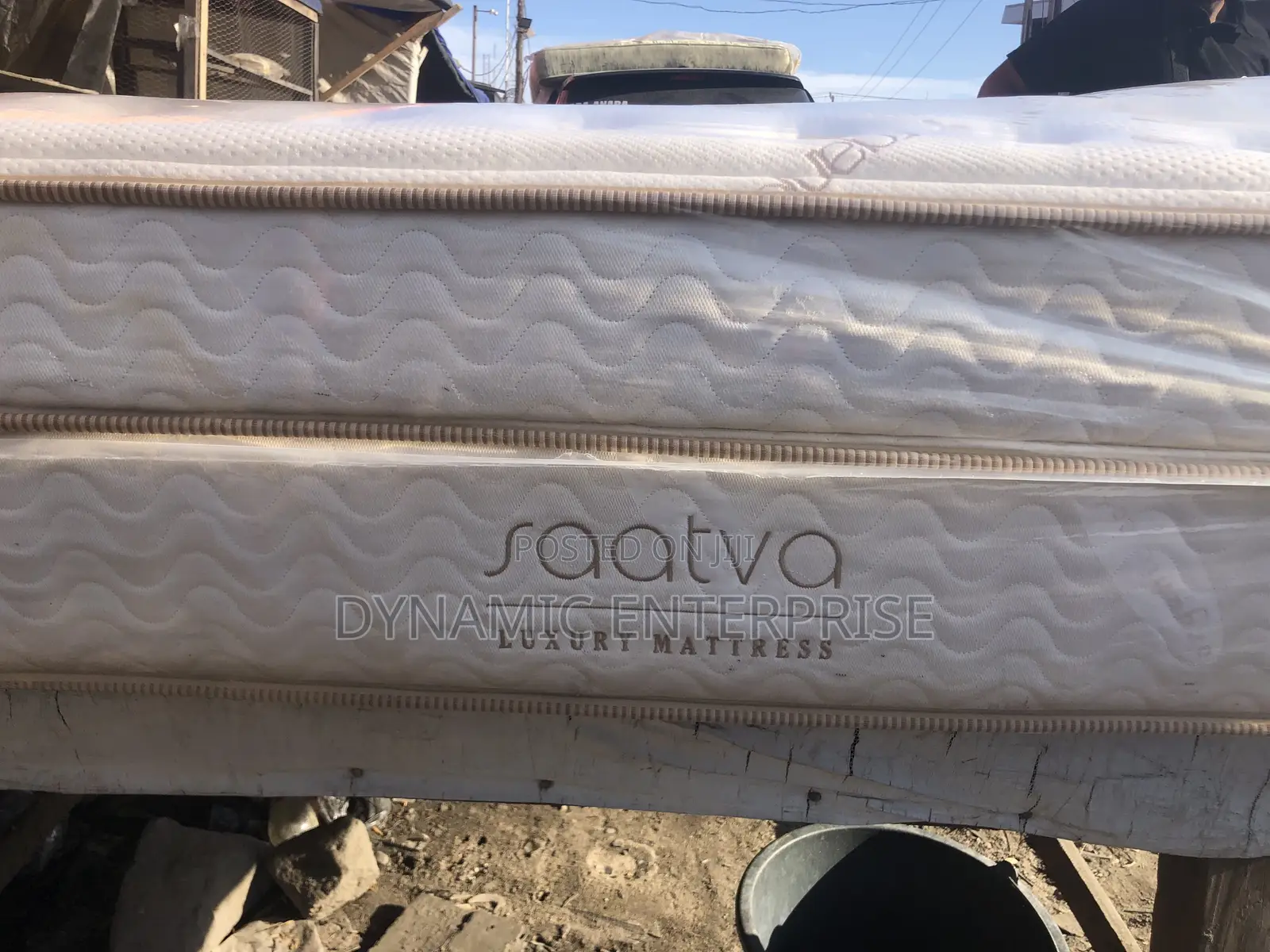 Saatva Hybrid Luxurious Mattress