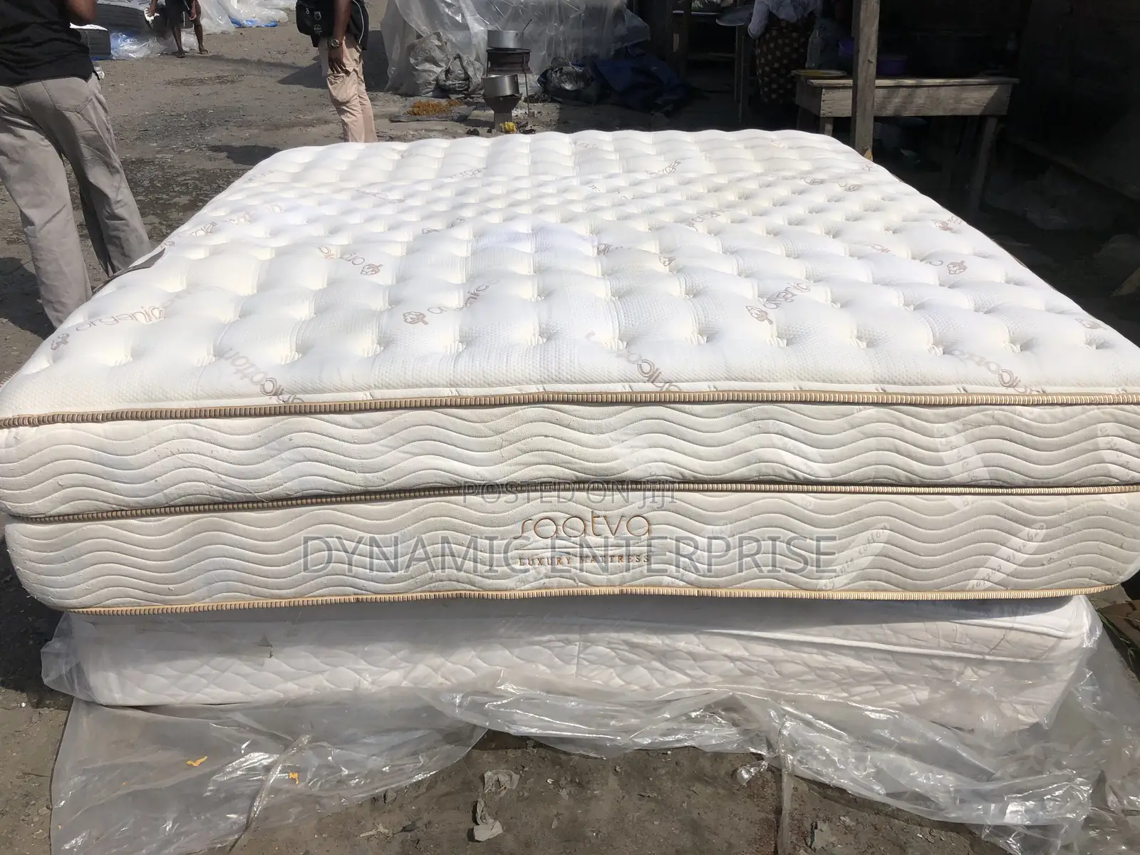 Saatva Hybrid Luxurious Mattress