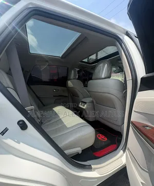Toyota Venza 2011 White