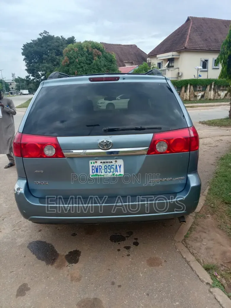 Toyota Sienna 2005