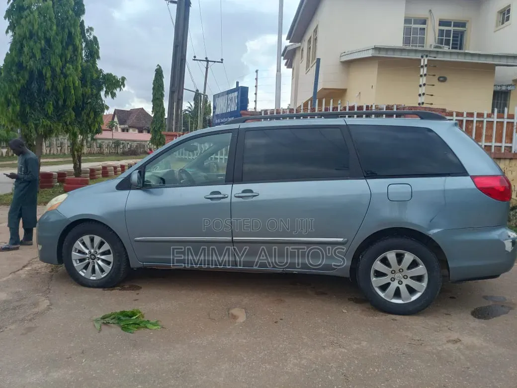 Toyota Sienna 2005
