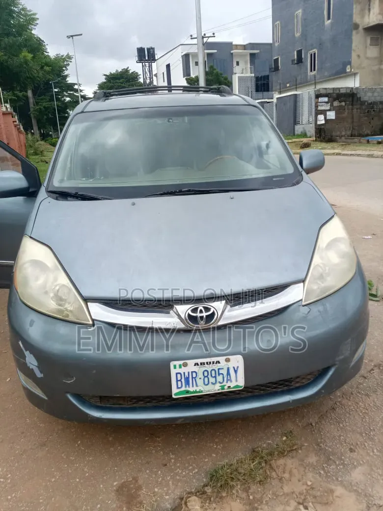 Toyota Sienna 2005