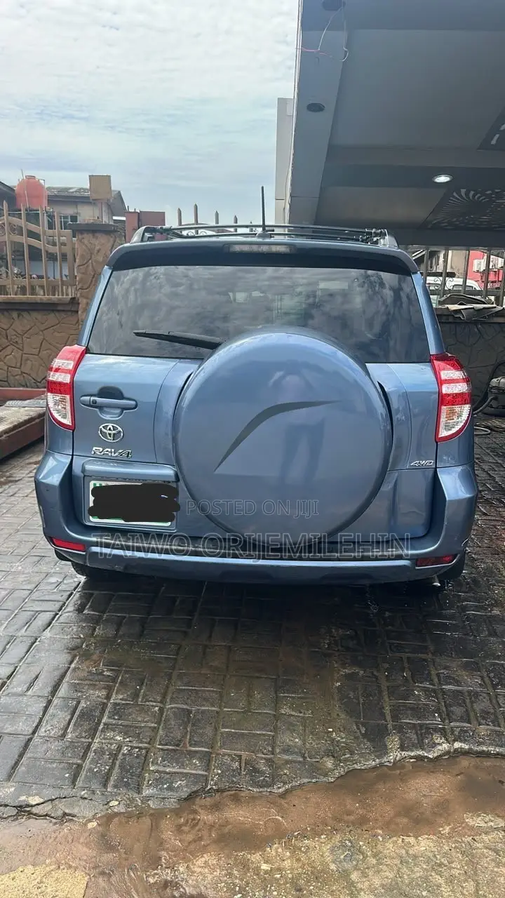 Toyota RAV4 3.5 2011 Blue