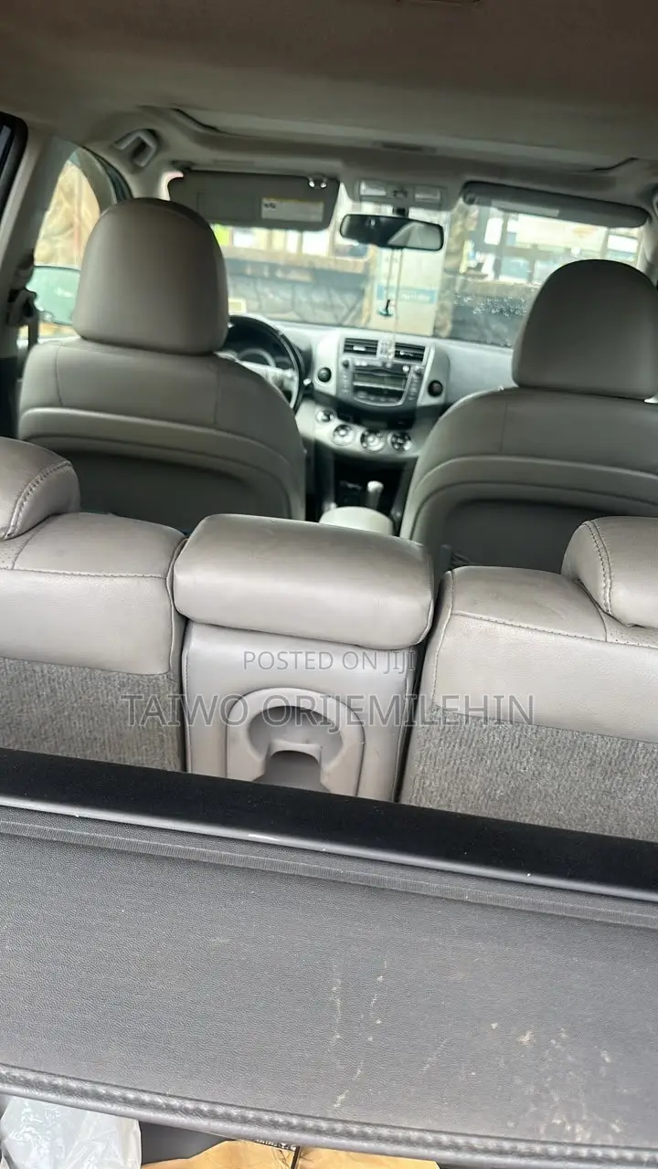 Toyota RAV4 3.5 2011 Blue