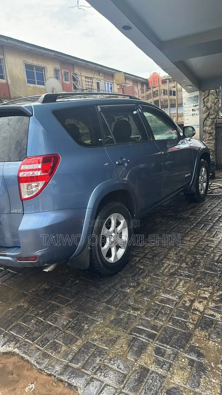 Toyota RAV4 3.5 2011 Blue