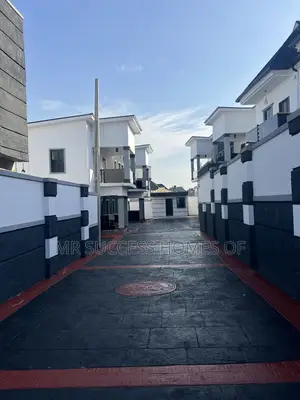 3bdrm Duplex in Kolapo Ishola Gra, Akobo for rent