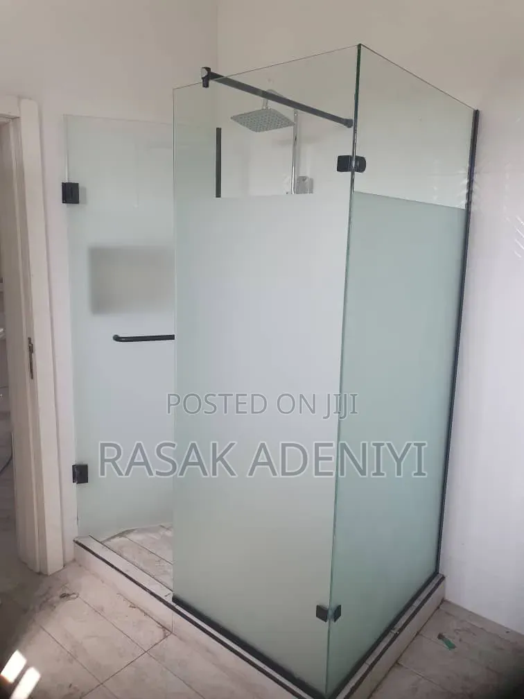 Shower Hinge Cubicle