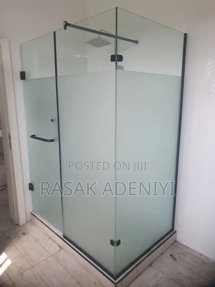 Shower Hinge Cubicle