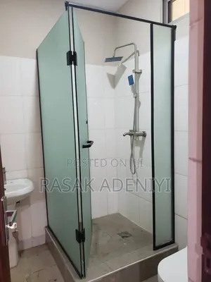 Shower Hinge Cubicle