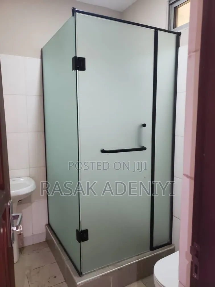 Shower Hinge Cubicle