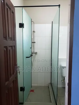 Shower Hinge Cubicle