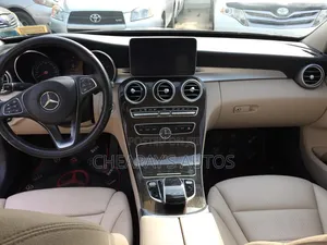 Mercedes-Benz C300 Luxury Sedan RWD (2.0L 4cyl 7A) 2016 Gold