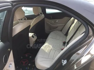 Mercedes-Benz C300 Luxury Sedan RWD (2.0L 4cyl 7A) 2016 Gold