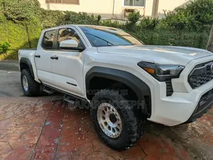 Toyota Tacoma 2024 White